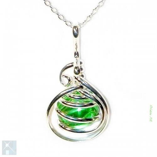 Délicat petit pendentif argent confectionné par artisan bijoutier