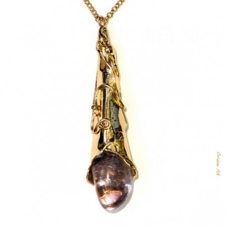 Pendentif avec une pierre semi-précieuse améthyste.