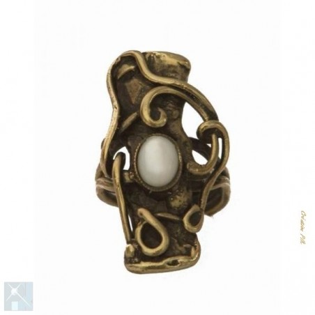 Bague baroque de couleur bronze avec la nacre.