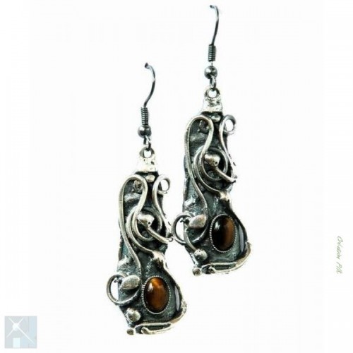 Boucles d'oreilles artisanales avec des pierres fines.