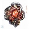 Broche en résine avec une cornaline