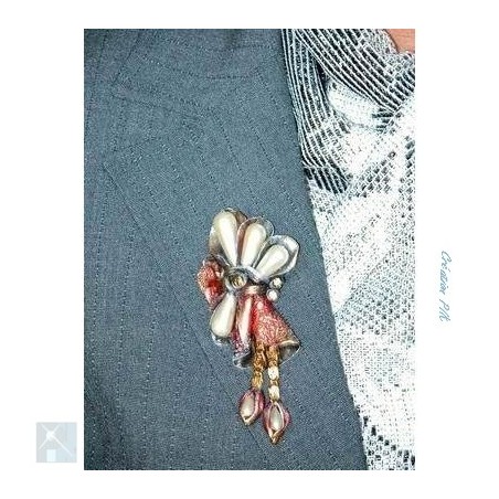 Broche fantaisie incrustée avec des perles