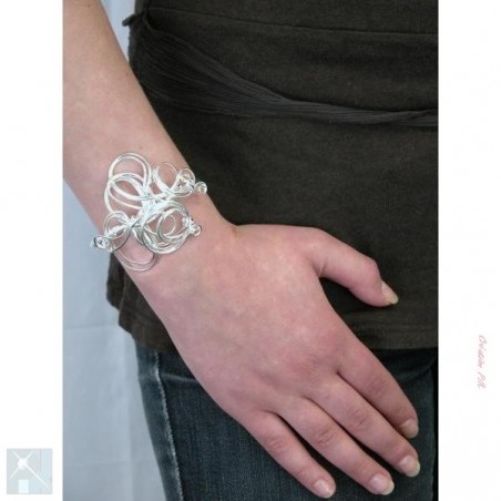 Bracelet fantaisie fait main.