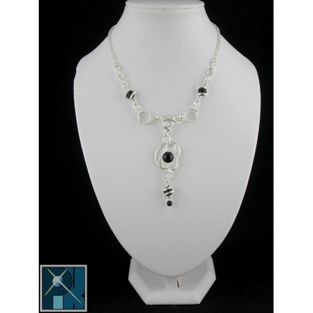 Collier sur chaîne, couleur argent et noir onyx