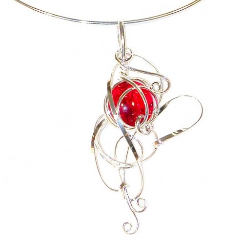 Collier artisanal de couleur argent et rouge rubis, bijou fantaisie fait main