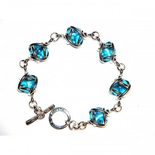 Bracelet argent avec six cabochons en verre bleu clair. Bijou fait main.