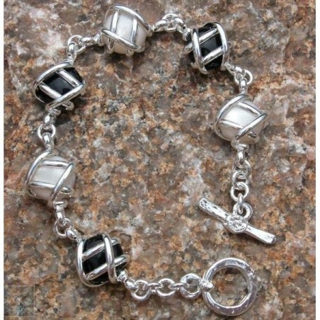 Bracelet argent monture en deux couleurs des pierres : la nacre et l'onyx