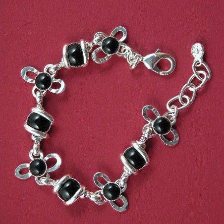 Bracelet plaqué argent avec des pierres noires. Création unique made in France.