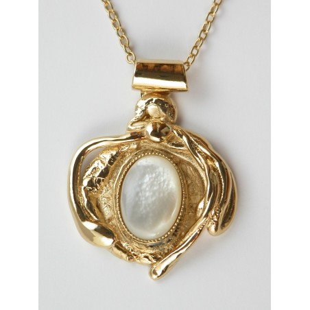 Bijou classique-pendentif nature morte.