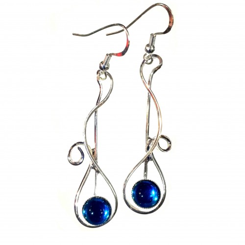 Boucles d'oreilles aériennes de couleur bleue claire