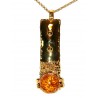 Long pendentif artisanal doré avec ambre