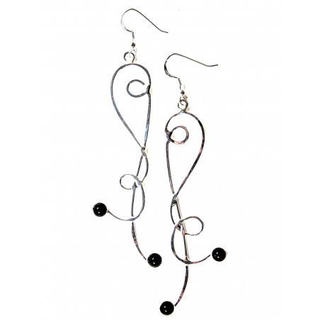 Longues boucles d'oreilles artisanales