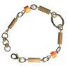 Bracelet avec des perles en bois de noisetier.