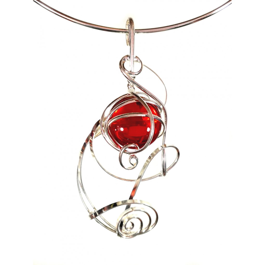 Collier artisanal de couleur argent