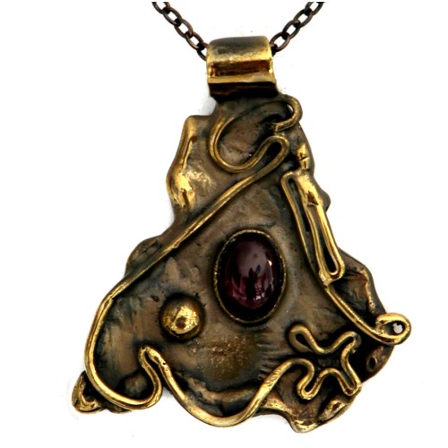 Pendentif fantaisie avec une pierre fine grenat, création artisanale.