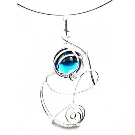 Collier argent avec un cabochon bleu clair, bijou contemporain