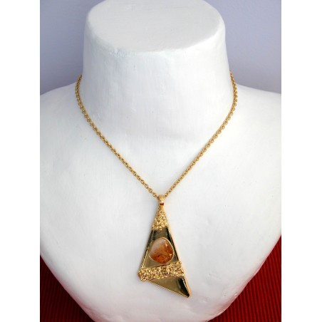 Pendentif de créateur avec une pierre fine, bijou artisanal