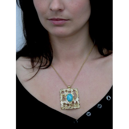Bijou de créateur avec la turquoise.