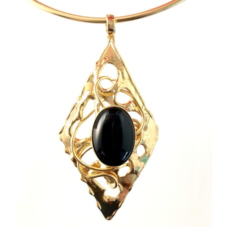 Collier losange-création artisanale avec une pierre véritable.