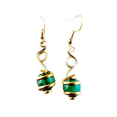 Boucles d'oreilles artisanaux avec pierres fines.