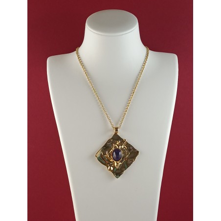 Bijoux artisanaux de création française.