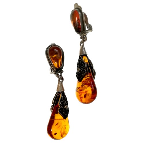 Boucles d'oreilles à clips avec ambre véritable.