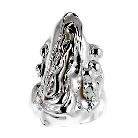 Bague de créateur faite à la main.