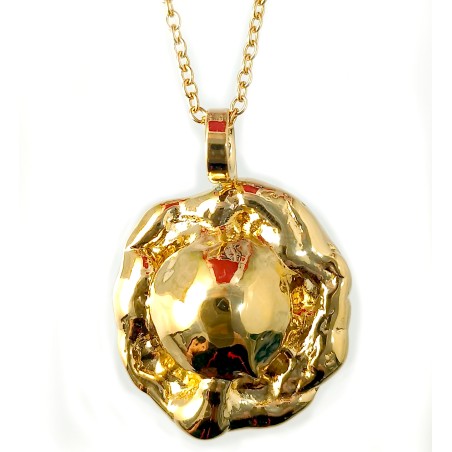 Petit pendentif fait main en France.