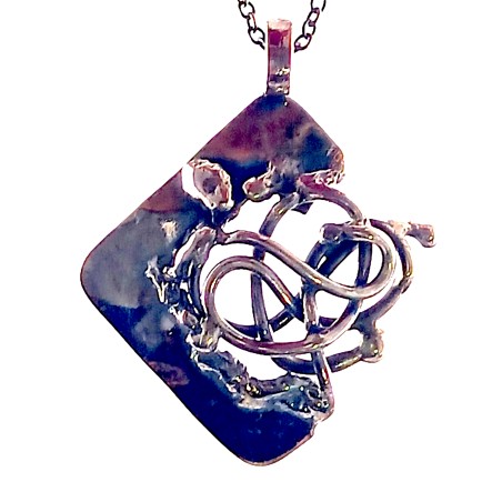 Pendentif de couleur cuivrée-bijou artisanal
