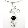 Collier artisanal-pièce unique, bijou avec une pierre noire