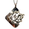 Petit pendentif artisanal en argent vieilli, bijou fait main.