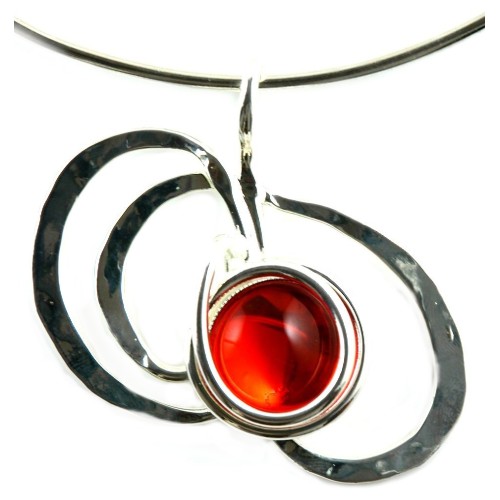 Collier fantaisie de créateur avec un tour du cou ouvert