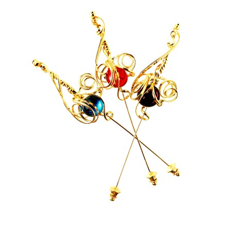 Jolies fibules pour retenir les extrémités d'un vêtement. Bijoux d'art, faits main.
