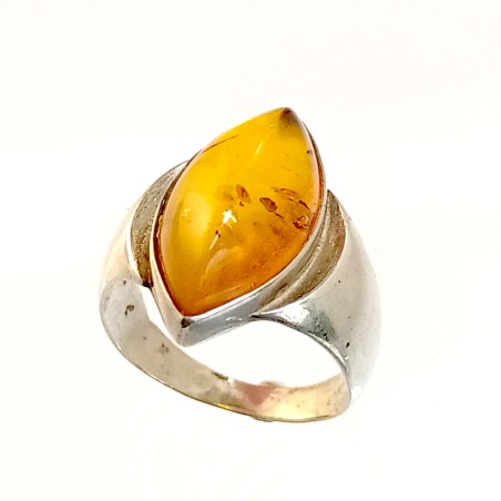 Bijoux artisanaux en argent, bague avec ambre.