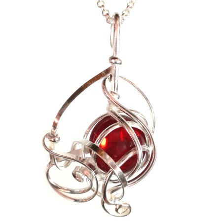 Pendentif argent de créateur sur chaîne maille jaseron, pierre rouge rubis.