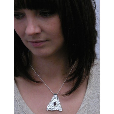 Création artisanale, pendentif avec une pierre véritable