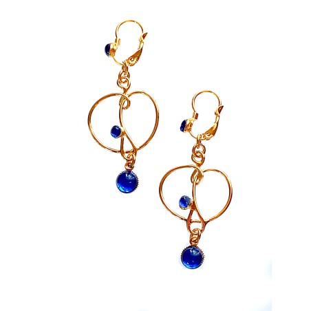 Bijoux artisanaux : boucles d'oreilles dormeuses faites à la main en France.