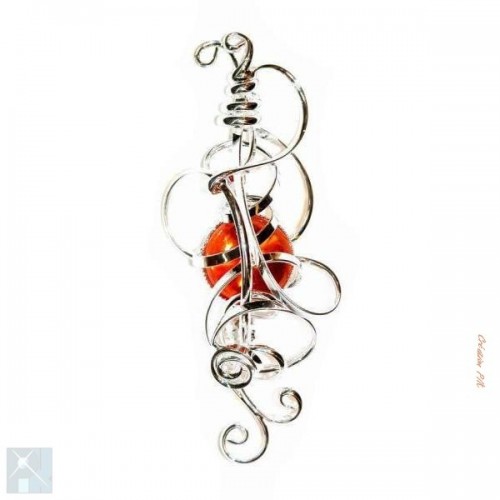 Broche fantaisie argent avec une pierre orange. Bijou original fait main.