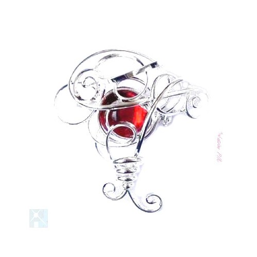 Broche argent en forme arrondie avec une pierre rouge rubis.