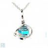 Petit pendentif fantaisie fait main, bleu clair.