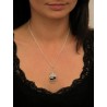 Petit pendentif argent-noir.