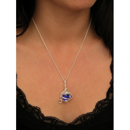 Petit pendentif fantaisie bleu saphir.