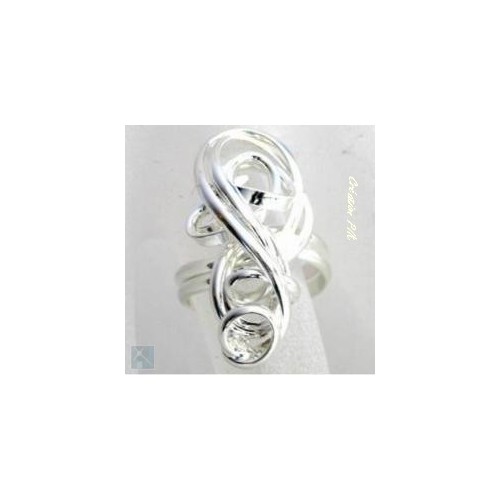 Longue bague artisanale en fil argent.