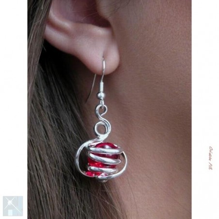 Boucles d'oreilles d'artisan bijoutier-rouge rubis.