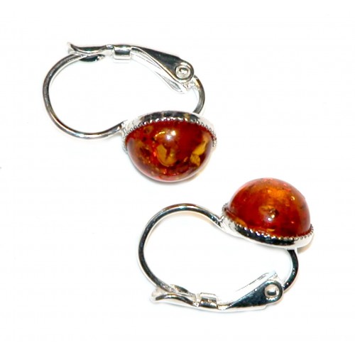 Boucles d'oreilles dormeuses avec ambre.