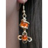 Boucles d'oreilles fleurs oranges.