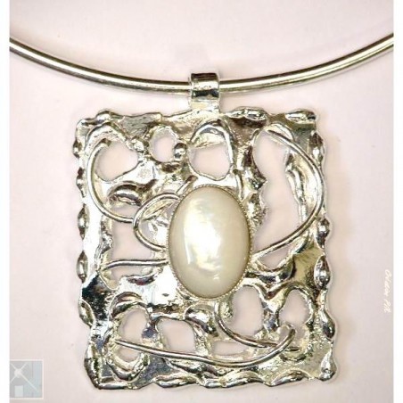 Coller rectangulaire argent.